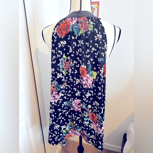 Plus size, floral halter style top from Torrid. - Picture 4 of 5